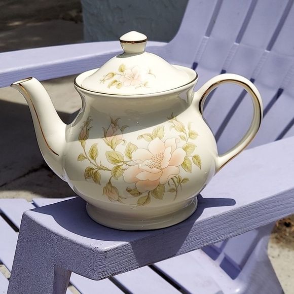 Vintage Sadler Floral Teapot - Picture 2 of 7